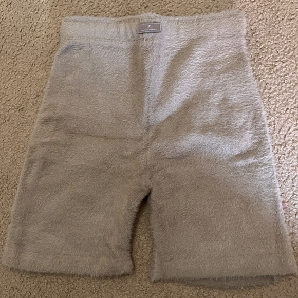 Whitney Simmons X Gymshark Final Collection — Eyelash Knit Shorts - Picture 3 of 3